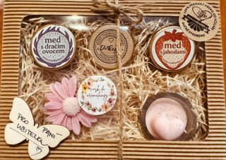 🎁🍯 SOUTĚŽ O SLADKÝ DÁREK PRO PANÍ UČITELKU (NEBO JINOU SRDCAŘKU 💛) 🍯🎁 Blíží se konec školního roku 🎓 a my chceme společně...