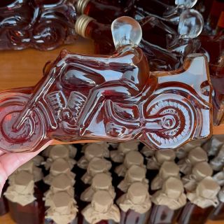 🏍️ Pozor, motorkáři a milovníci medoviny! 🏍️ Když se spojí sladká chuť medu a adrenalin jízdy na motorce, vznikne tahle...